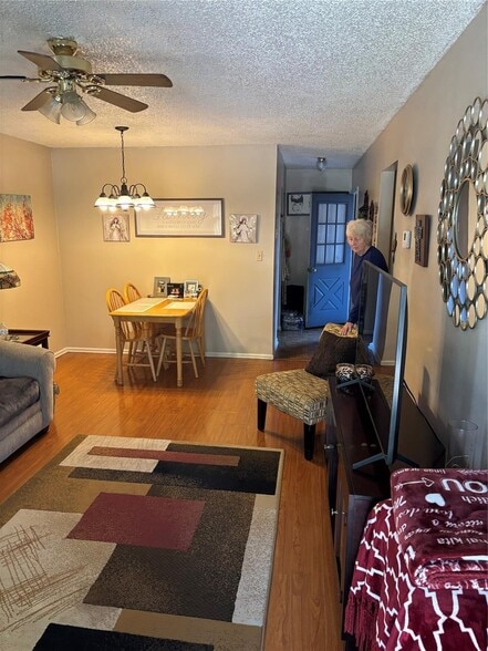 1815 Southline St, Cleveland, TX à vendre - Photo intérieure – Image 3 sur 5