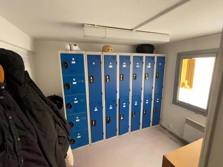 Local d'activités dans Villejuif à vendre - Photo de l’immeuble – Image 3 sur 8