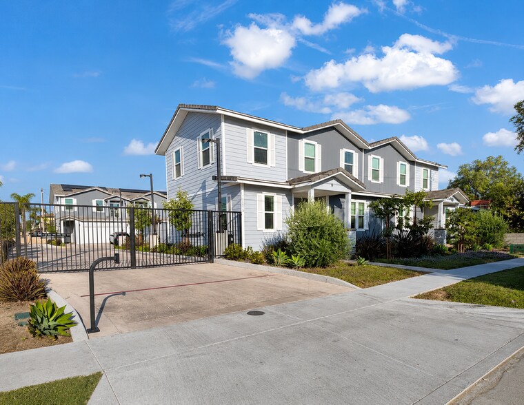 1113 N Bewley St, Santa Ana, CA à vendre - Photo de l’immeuble – Image 1 sur 13