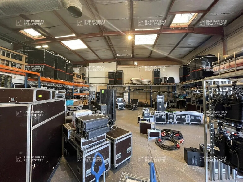 Local d’activités dans Lagny-sur-Marne à louer - Photo intérieure – Image 3 sur 5
