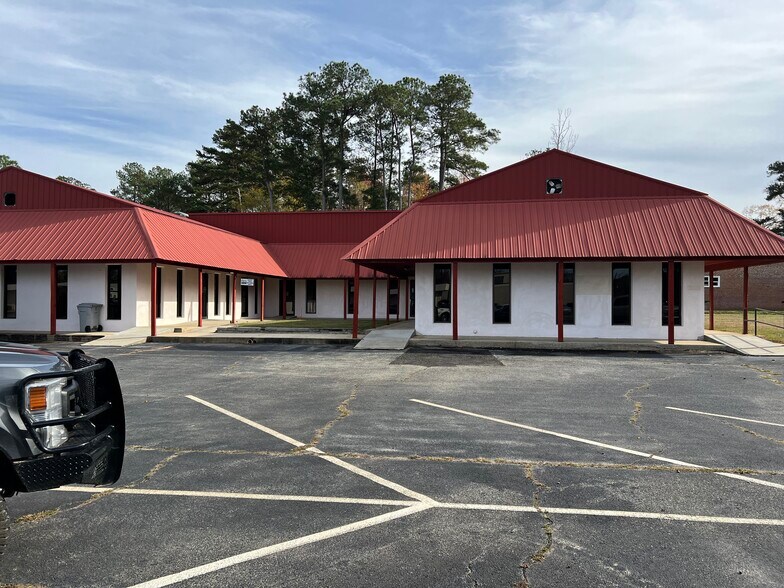 401 Peacock Street, Cochran, GA à vendre - Photo de l’immeuble – Image 3 sur 15