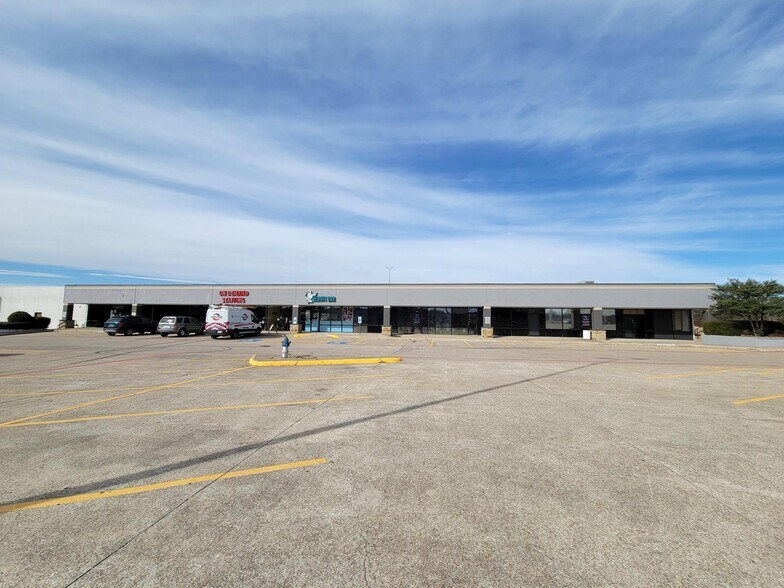 4099-4111 W Camp Wisdom Rd, Dallas, TX à louer - Photo de l’immeuble – Image 3 sur 5