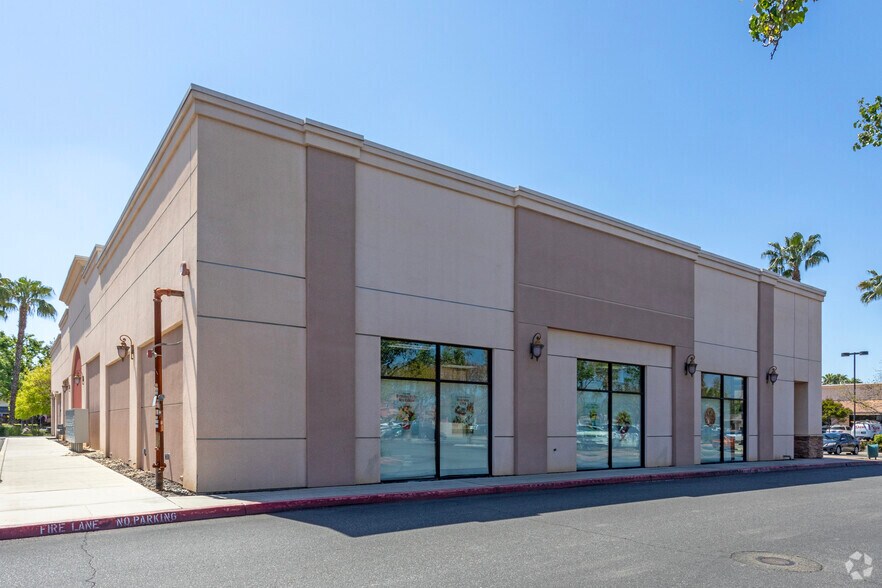 1215 N Willow Ave, Clovis, CA à vendre - Photo de l’immeuble – Image 3 sur 6
