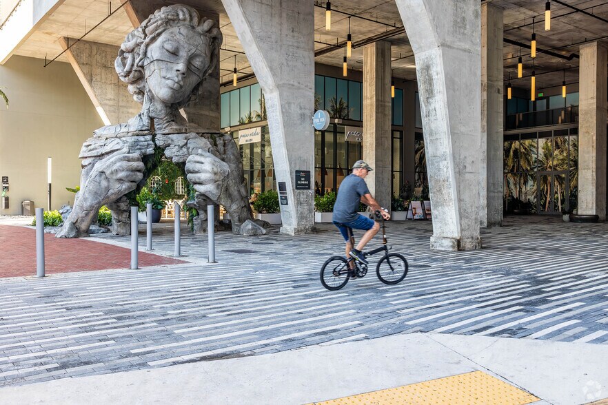 221 SW 1st Ave, Fort Lauderdale, FL à louer - Photo de l’immeuble – Image 3 sur 3