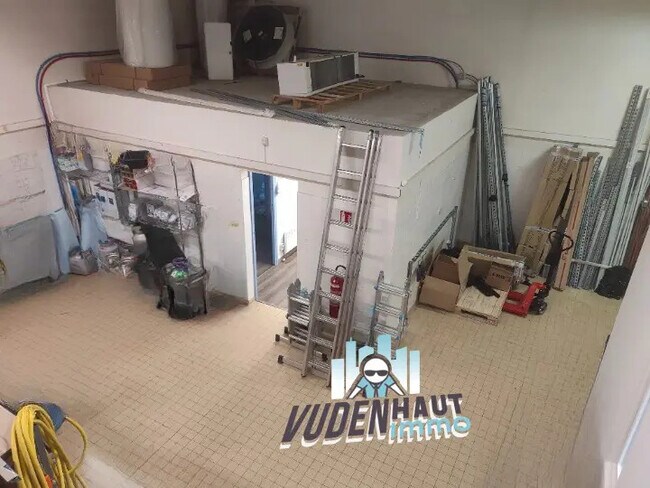 Plus de détails pour Local d'activités à louer