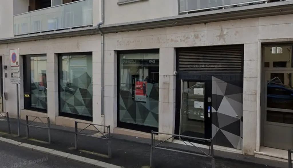 27 Avenue Raymond De Veyssière, Écully à louer Photo de l’immeuble– Image 1 sur 3