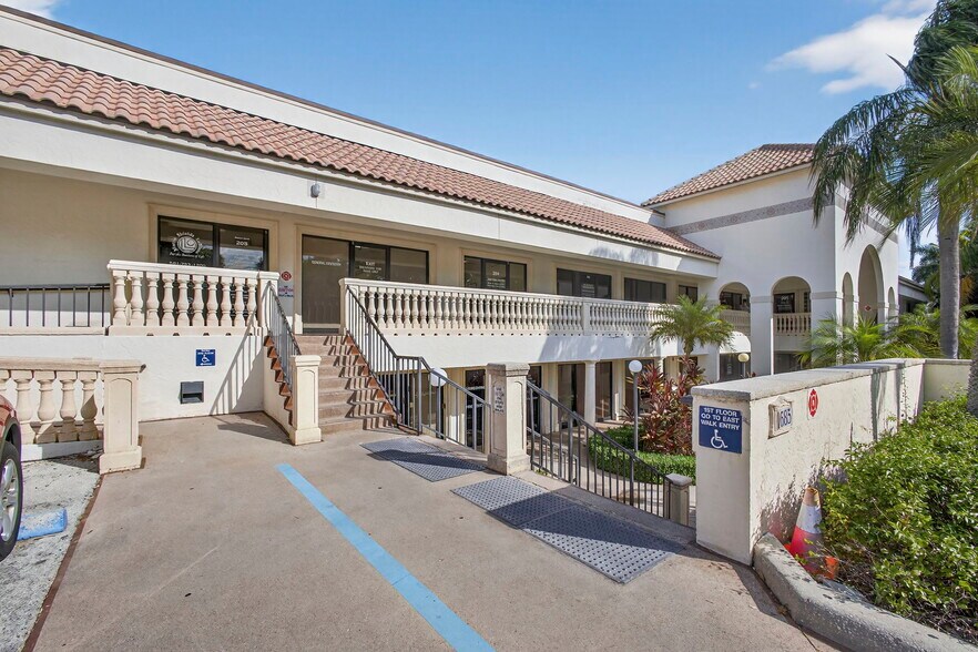 685 Royal Palm Beach Blvd, Royal Palm Beach, FL à vendre - Photo de l’immeuble – Image 2 sur 43
