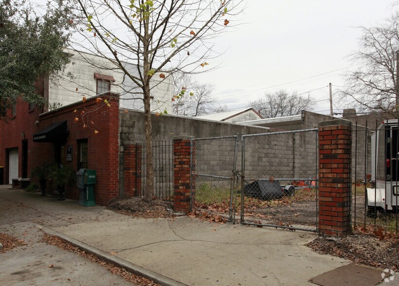 505 E Perry Ln, Savannah, GA à louer - Photo de l’immeuble – Image 2 sur 2