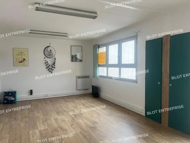 Plus de détails pour Bureau à louer