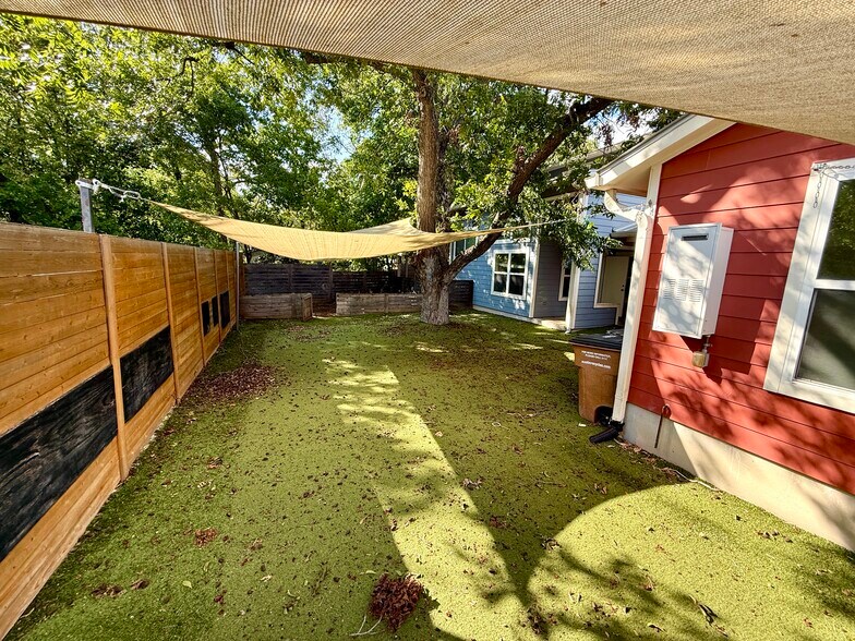 5806 Woodrow Ave, Austin, TX à louer - Photo de l’immeuble – Image 2 sur 9