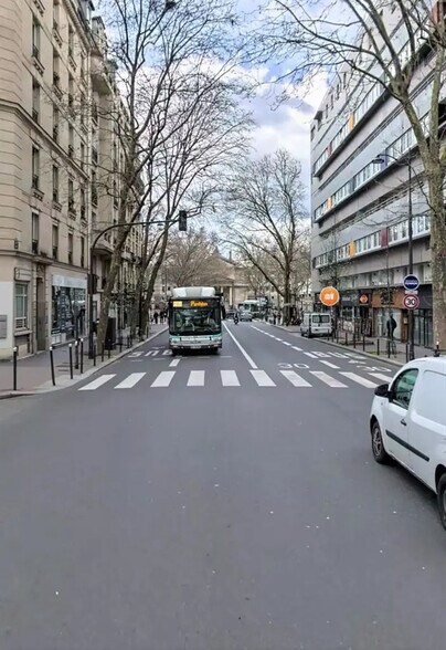 Local commercial dans Paris à louer - Photo de l’immeuble – Image 1 sur 2