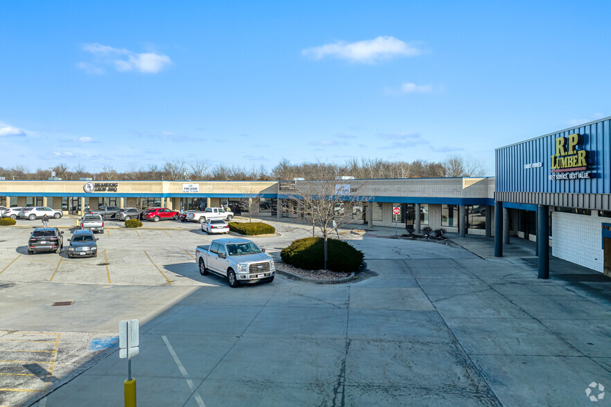 2007-2061 N Commercial St, Harrisonville, MO à louer - Photo de l’immeuble – Image 3 sur 18