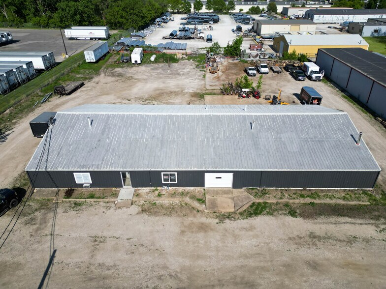 1905 SE Hulsizer Rd, Ankeny, IA à vendre - Photo de l’immeuble – Image 1 sur 25