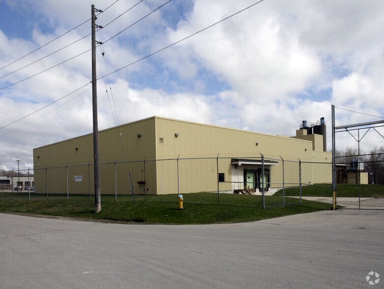 Freestanding Manufacturing portefeuille de 2 biens à vendre sur LoopNet.fr - Photo principale – Image 2 sur 2