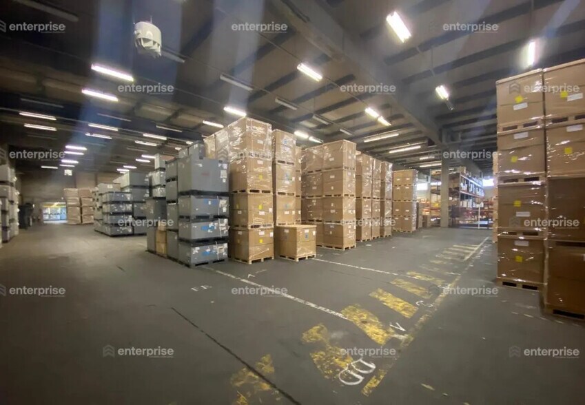 Industriel/Logistique dans Rouvroy à louer - Photo de l’immeuble – Image 3 sur 5