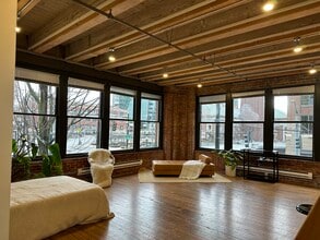 321 3rd Ave S, Seattle, WA à louer Photo intérieure– Image 1 sur 6