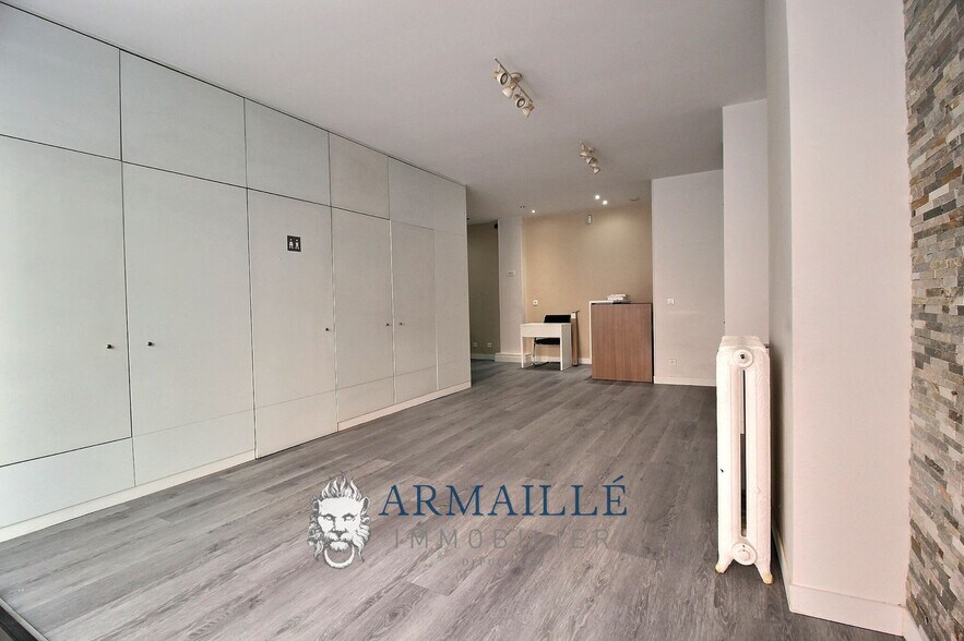 Immeuble residentiel dans Paris à vendre - Photo de l’immeuble – Image 3 sur 9