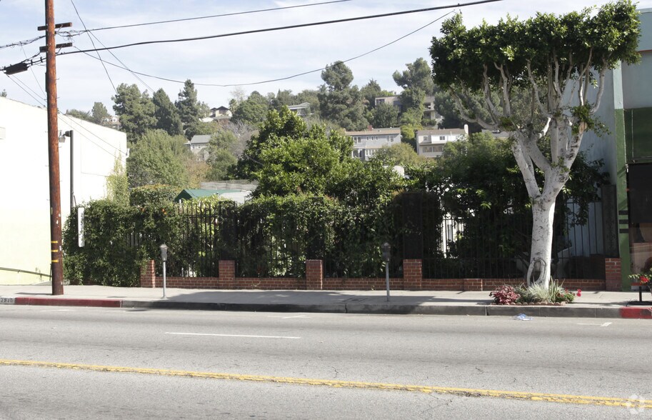 2530 Hyperion Ave, Los Angeles, CA à vendre - Photo de l’immeuble – Image 3 sur 3