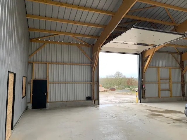 Plus de détails pour Local d'activités à louer