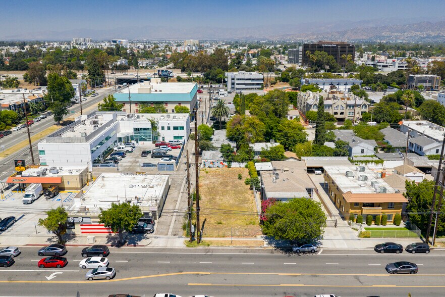 10945 Moorpark St, North Hollywood, CA à vendre - Photo de l’immeuble – Image 2 sur 6