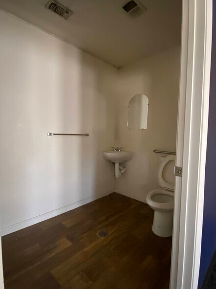 364 Main St, Manteca, CA à louer - Photo de l’immeuble – Image 3 sur 5