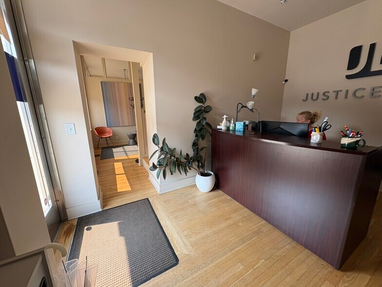 216 S Clay St, Louisville, KY à louer - Hall d’entrée – Image 3 sur 8