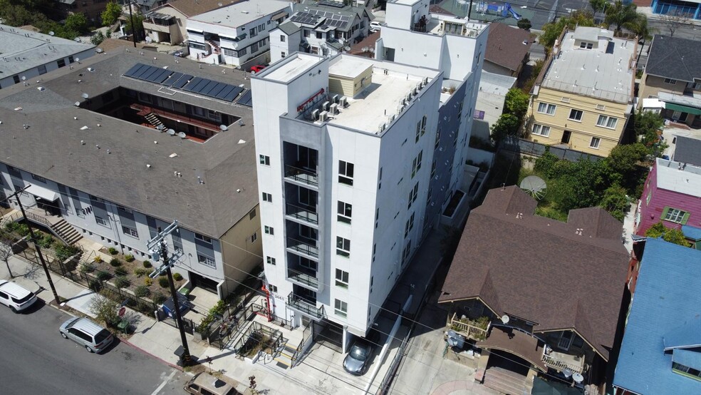 2683 San Marino St, Los Angeles, CA à vendre - Photo de l’immeuble – Image 1 sur 10