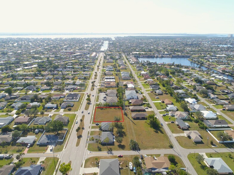 4412 Santa Barbara Blvd, Cape Coral, FL à vendre - Photo de l’immeuble – Image 3 sur 20