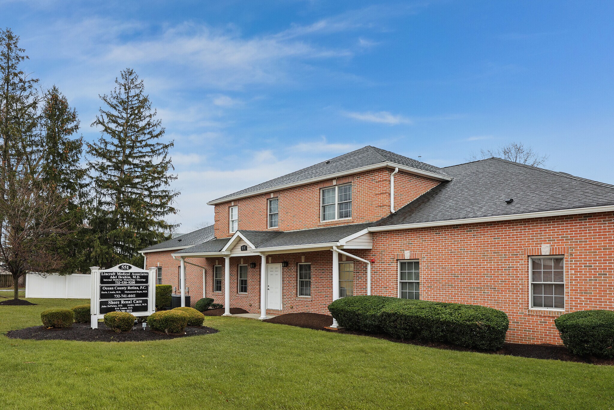 551 Newman Springs Rd, Lincroft, NJ à louer Photo principale– Image 1 sur 16