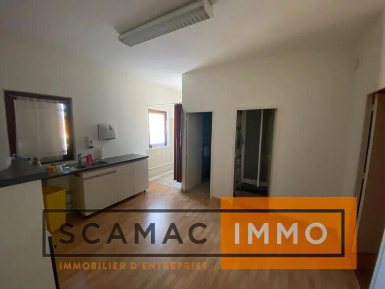Bureau dans Martigues à louer - Photo de l’immeuble – Image 2 sur 9