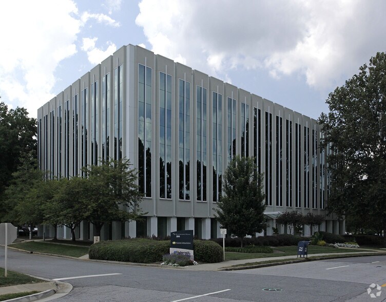 100 Glenridge Point Pky NE, Atlanta, GA à louer - Photo principale – Image 1 sur 5