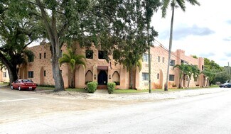 Plus de détails pour 200 Azure Way, Miami Springs, FL - Logement à vendre