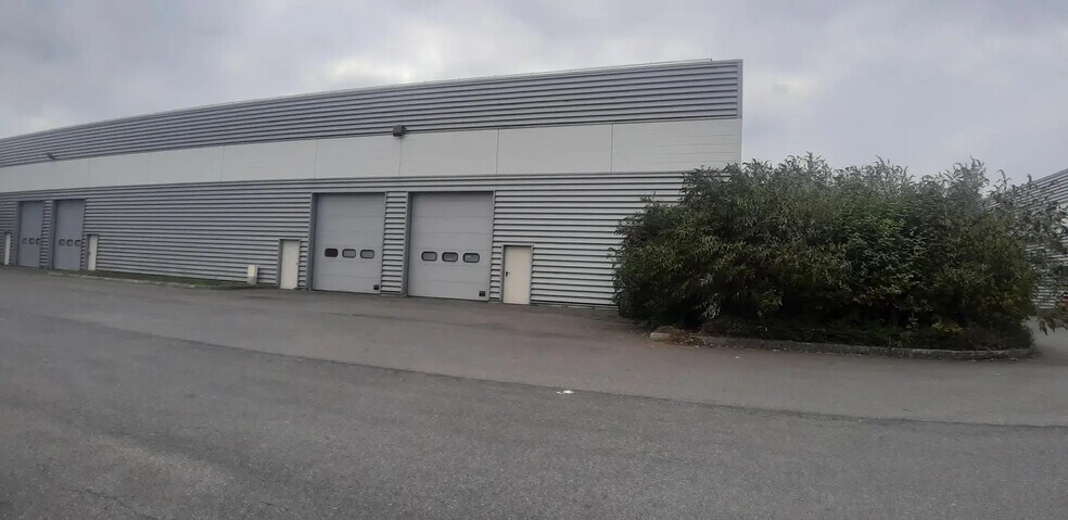 Local d’activités dans Lisses à louer - Photo de l’immeuble – Image 3 sur 6