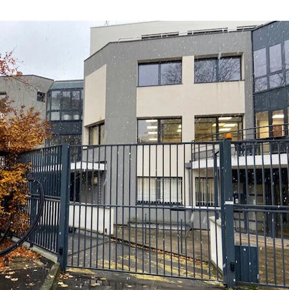 Bureau dans Clichy à louer - Photo de l’immeuble – Image 1 sur 8
