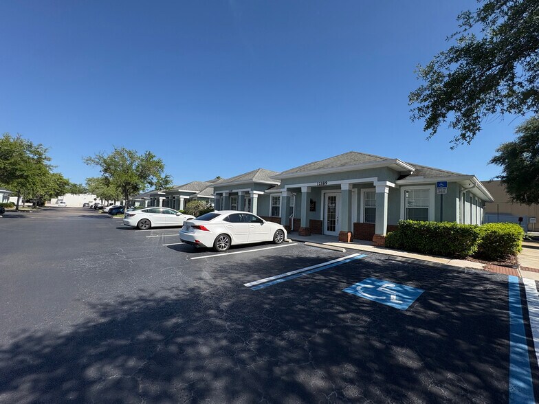 12187-12189 W Linebaugh Ave, Tampa, FL à louer - Photo de l’immeuble – Image 2 sur 9