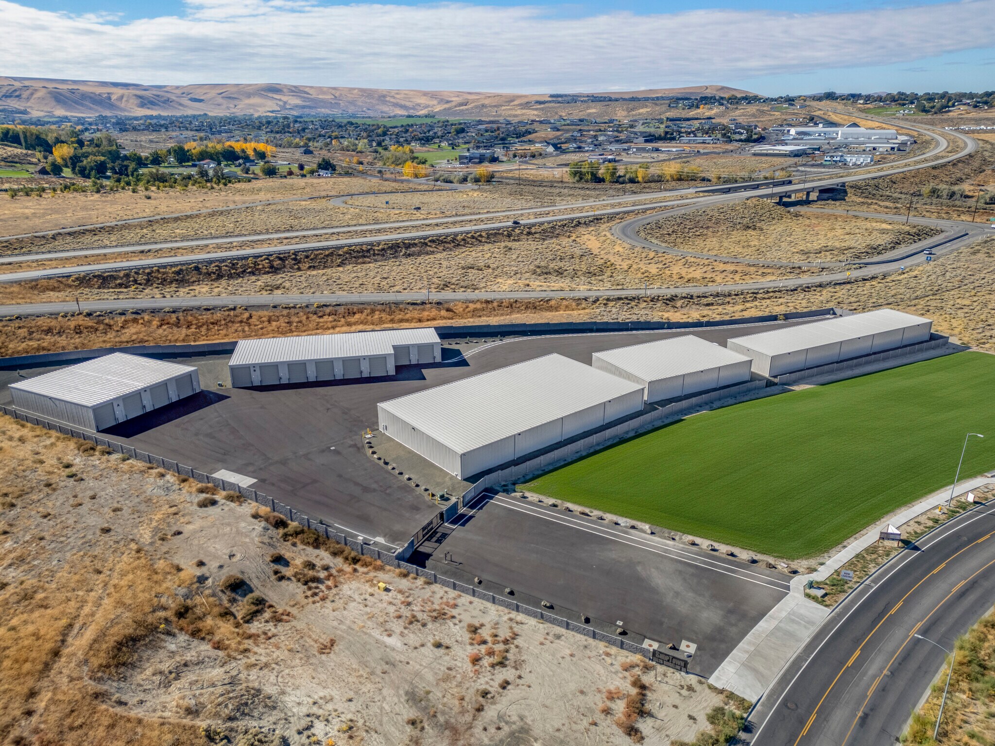 10525 Ridgeline Dr, Kennewick, WA à vendre Photo de l’immeuble– Image 1 sur 15