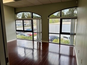 2277 Townsgate Rd, Westlake Village, CA à louer Photo intérieure– Image 2 sur 3