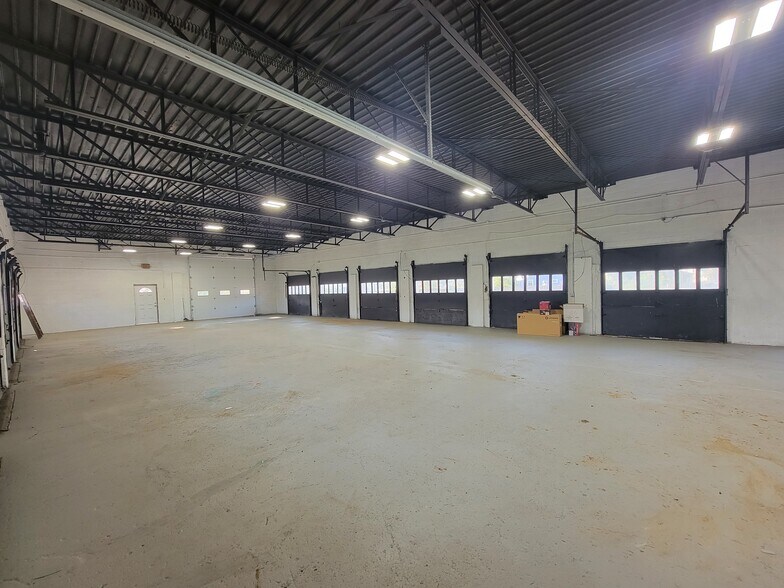 105 Meade Rd, Syracuse, NY à louer - Photo de l’immeuble – Image 3 sur 4