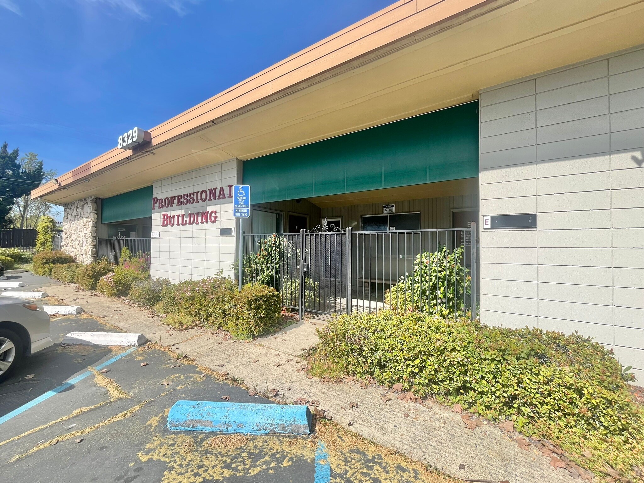 8329 Fair Oaks Blvd, Carmichael, CA à vendre Photo principale– Image 1 sur 15