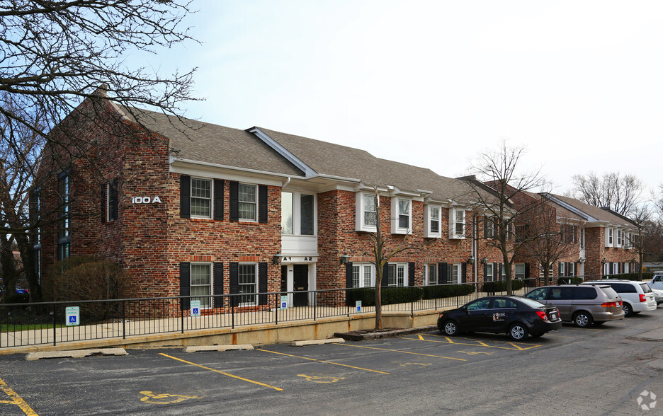 100 W Roosevelt Rd, Wheaton, IL à vendre - Photo de l’immeuble – Image 2 sur 7