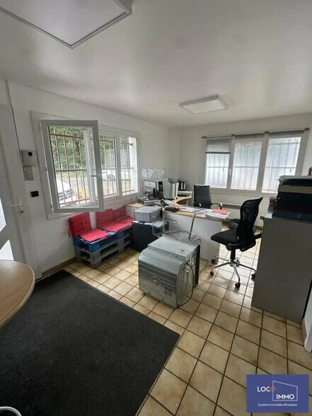 Local d'activités dans Eysines à vendre - Photo de l’immeuble – Image 3 sur 4