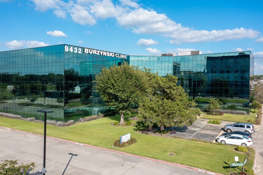 9432 Katy Fwy, Houston, TX à louer - Photo de l’immeuble – Image 3 sur 5
