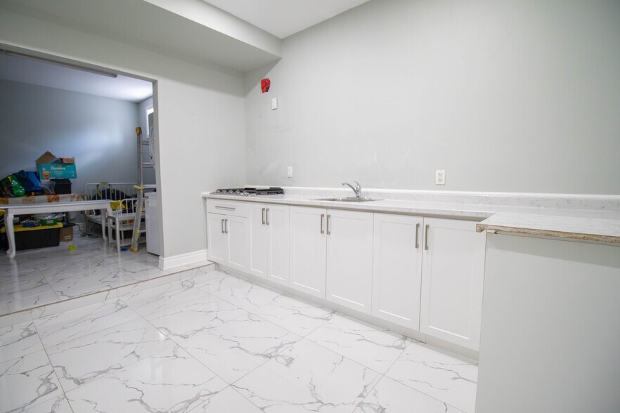 5126 Victoria Ave, Niagara Falls, ON à louer - Photo intérieure – Image 2 sur 15