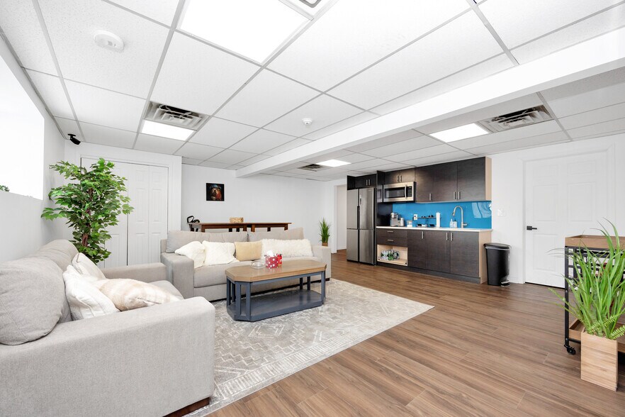 429 W Main St, Patchogue, NY à louer - Photo de l’immeuble – Image 2 sur 29