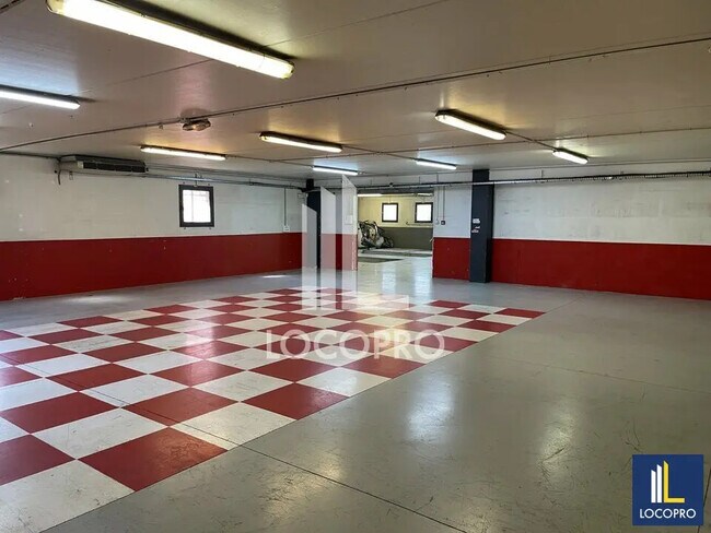 Plus de détails pour 36 Avenue Paul Sirvent, Plan-de-Cuques - Local d'activités à louer