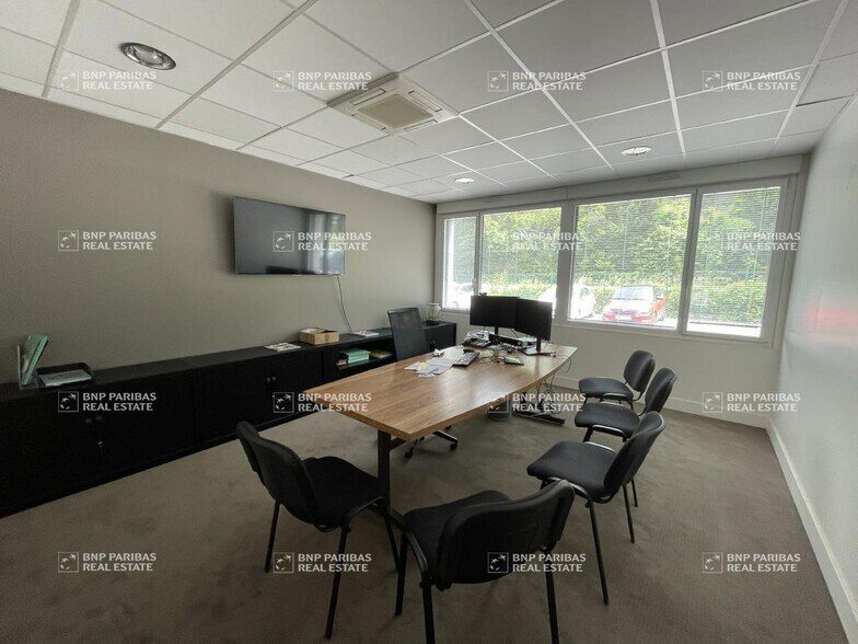 Bureau dans Challes-les-Eaux à vendre - Photo de l’immeuble – Image 1 sur 13