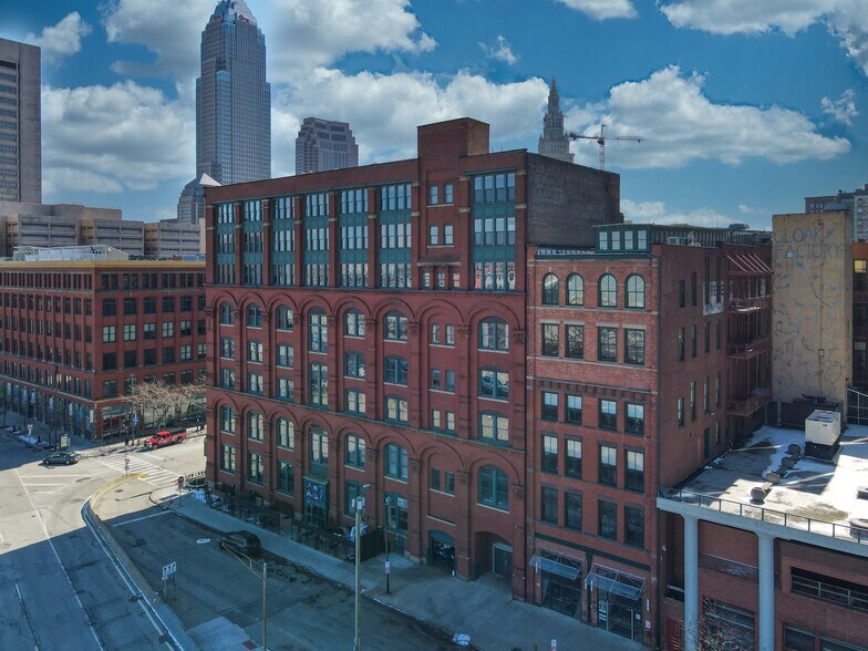 635 W Lakeside Ave, Cleveland, OH à vendre - Photo de l’immeuble – Image 2 sur 67