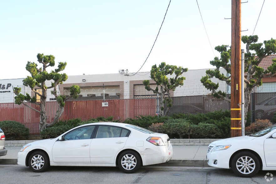 21434 Osborne St, Chatsworth, CA à louer - Photo de l’immeuble – Image 3 sur 3