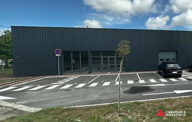 Plus de détails pour Local d'activités à louer