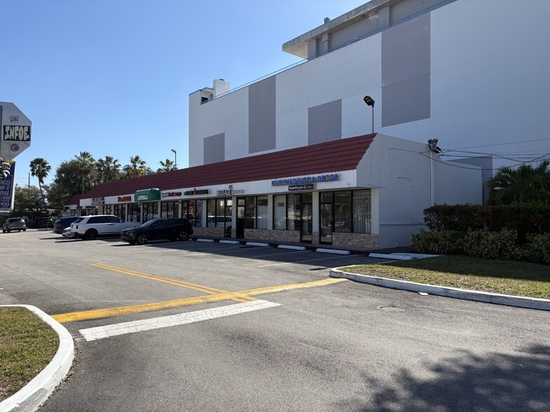 2550-2584 NE Miami Gardens Dr, Miami, FL à louer - Photo de l’immeuble – Image 2 sur 8